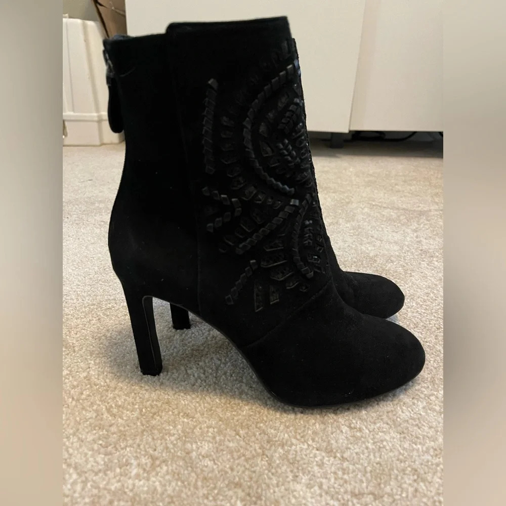 Lola Cruz Naknek Booties Black Suede Sz Eur 37/US 6 - Picture 2 of 8